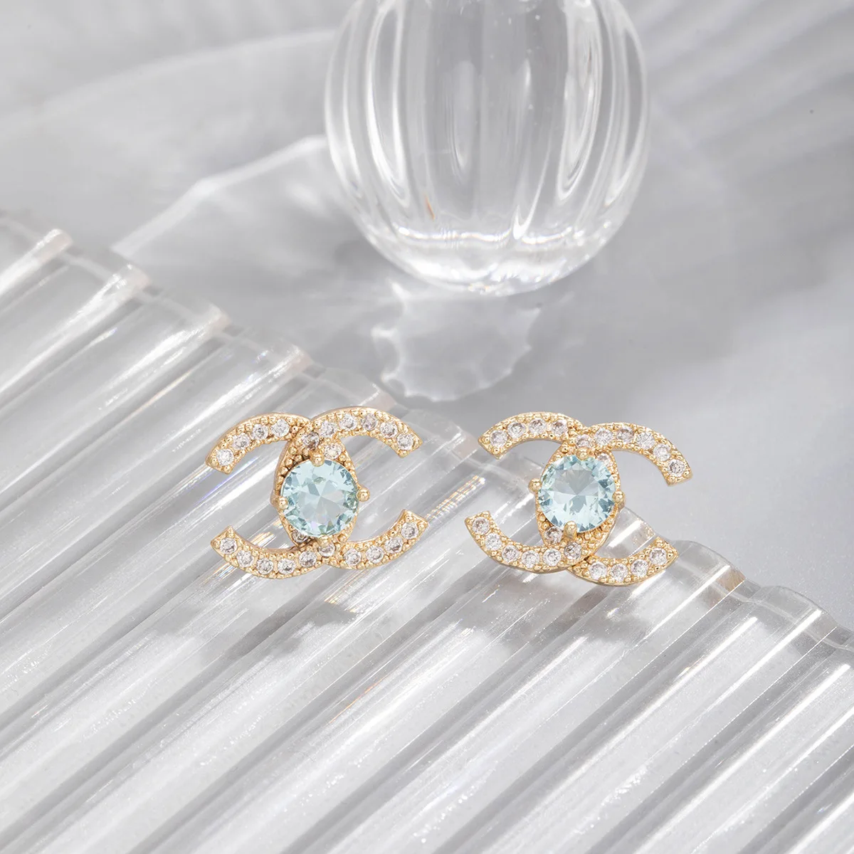 

Summer 2025 New Light Luxury Super Sparkling Zirconium Stud Earrings for Women, Fashionable and High-end Business Earrings