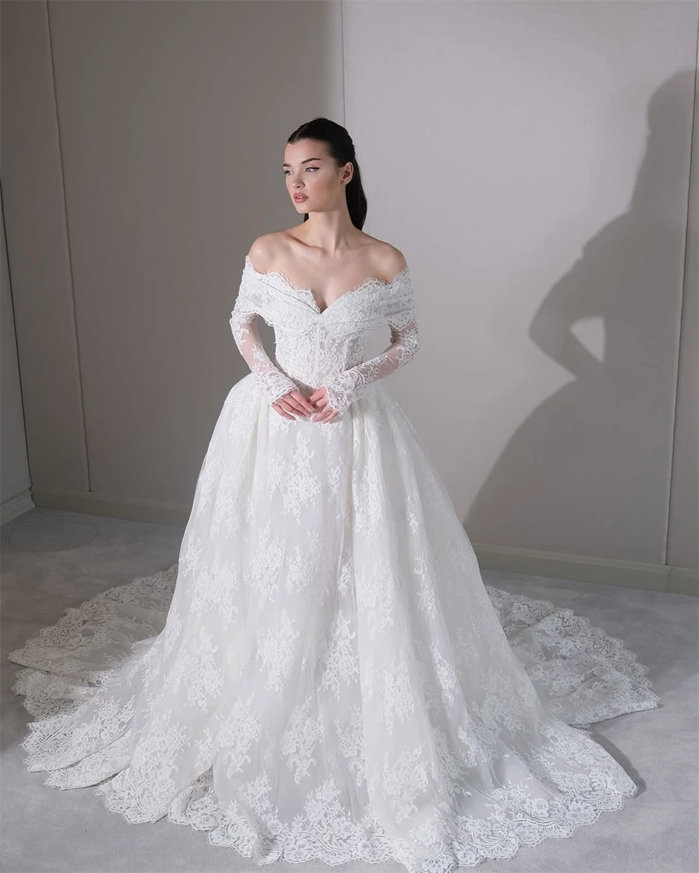 

Customized Graceful White Lace Bridal Gown Soft Sweetheart Long Sleeves Robe de mariée Classic A-Line Court Train Wedding Dress
