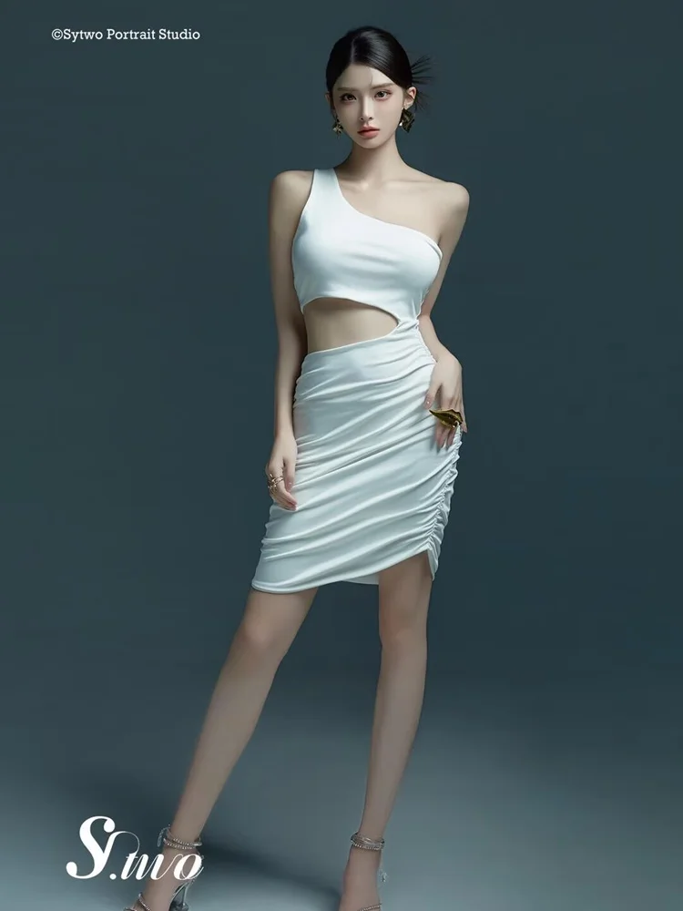 

2026 Fashion Minimalist Style Portrait Photography Studio New Arrival Elegant Cool Empress Feel Artistic High-End Clothing