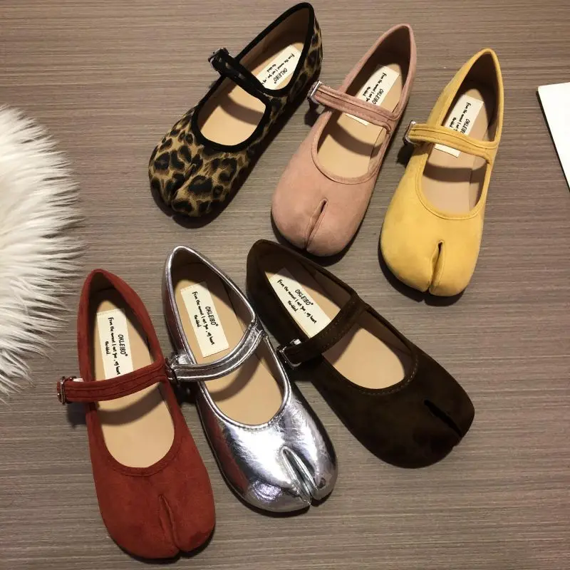 New Tabi Ninja Shoes Women Round Slilt Toe Shallow Buckle Casual Ballet Shoes Suede Eelgant Dress Flats Heel Mary Jane Shoes