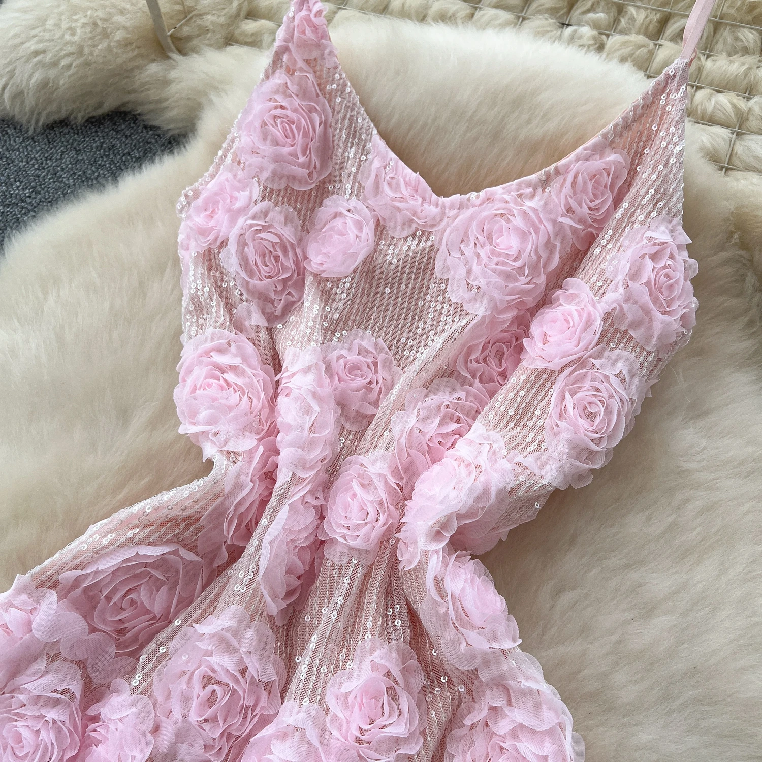 Clothland Donna Dolce Paillettes Cami Dress Scollo a V Cinghie per spaghetti Senza maniche Fiore Abiti al ginocchio Vestido QE019