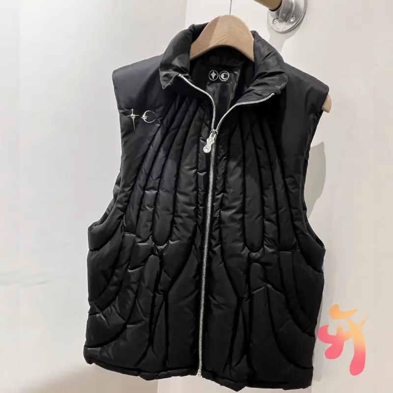 

24ss Winter Thug Club Vests Starry Moon Metal Logo Sleeveless Down Jackets Men Women Casual Street Thick Warm Zipper Coats