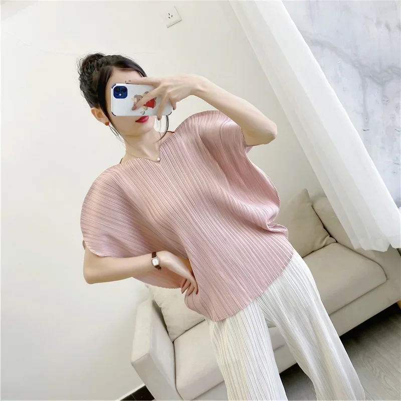 

2024 Spring Summer Miyak Pleated T-shirt Women Loose Short Sleeve Solid Color Casual V-Neck Thin Top Female Fashion Tee Z538