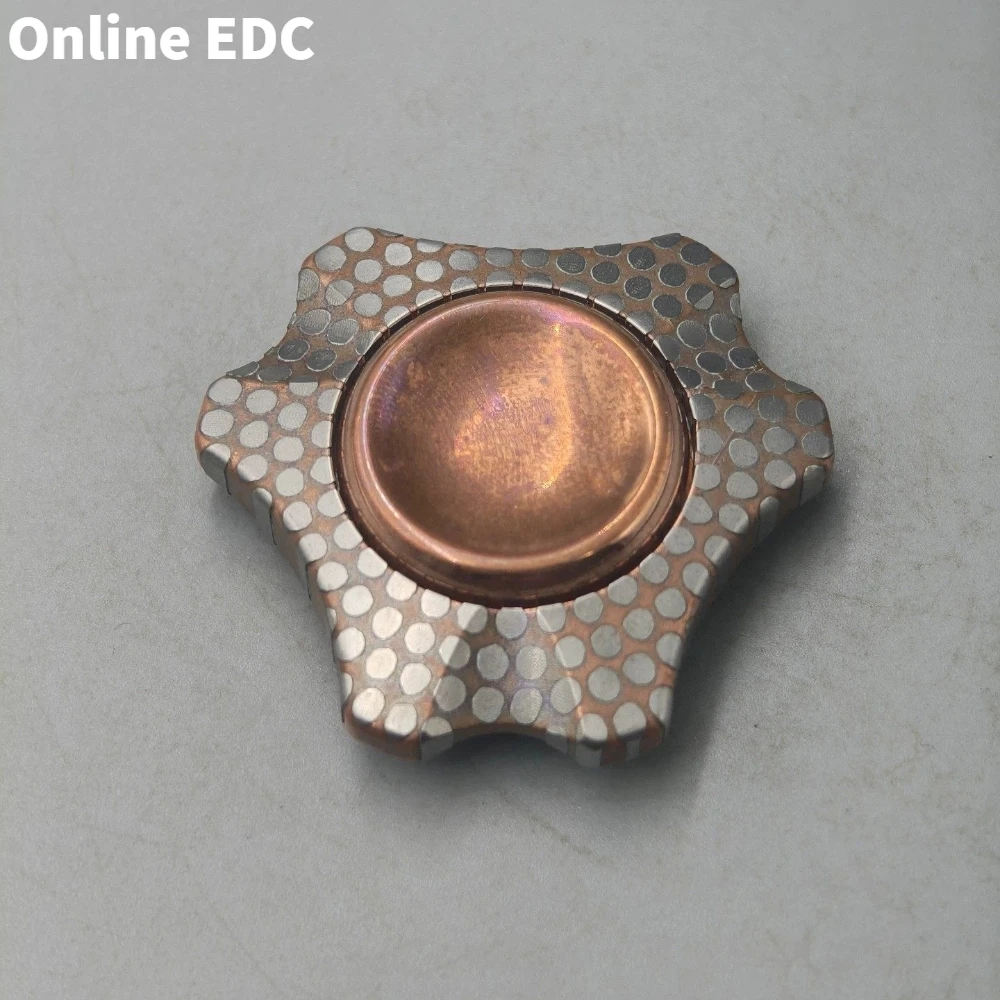 ฟิดเจ็ตสปินเนอร์มือสอง แบบสามใบพัด ของเล่นฟิดเจ็ตสำหรับผู้ใหญ่