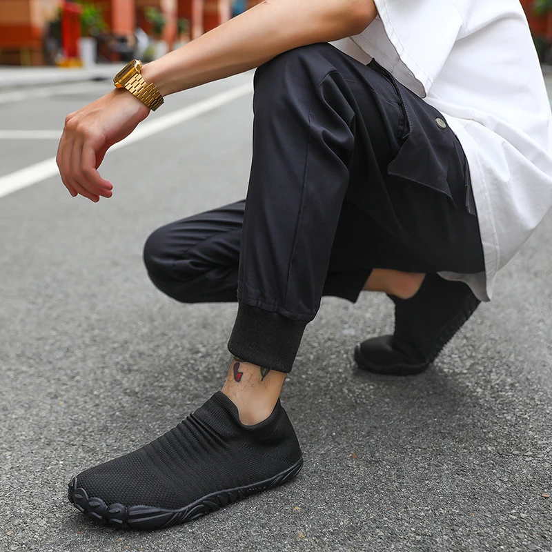 

Sneakers for Woman Summer Barefoot Breathable Mesh Walking Wide Toe Flat Shoes Soft Soled Running Sneakers Men's Large Size