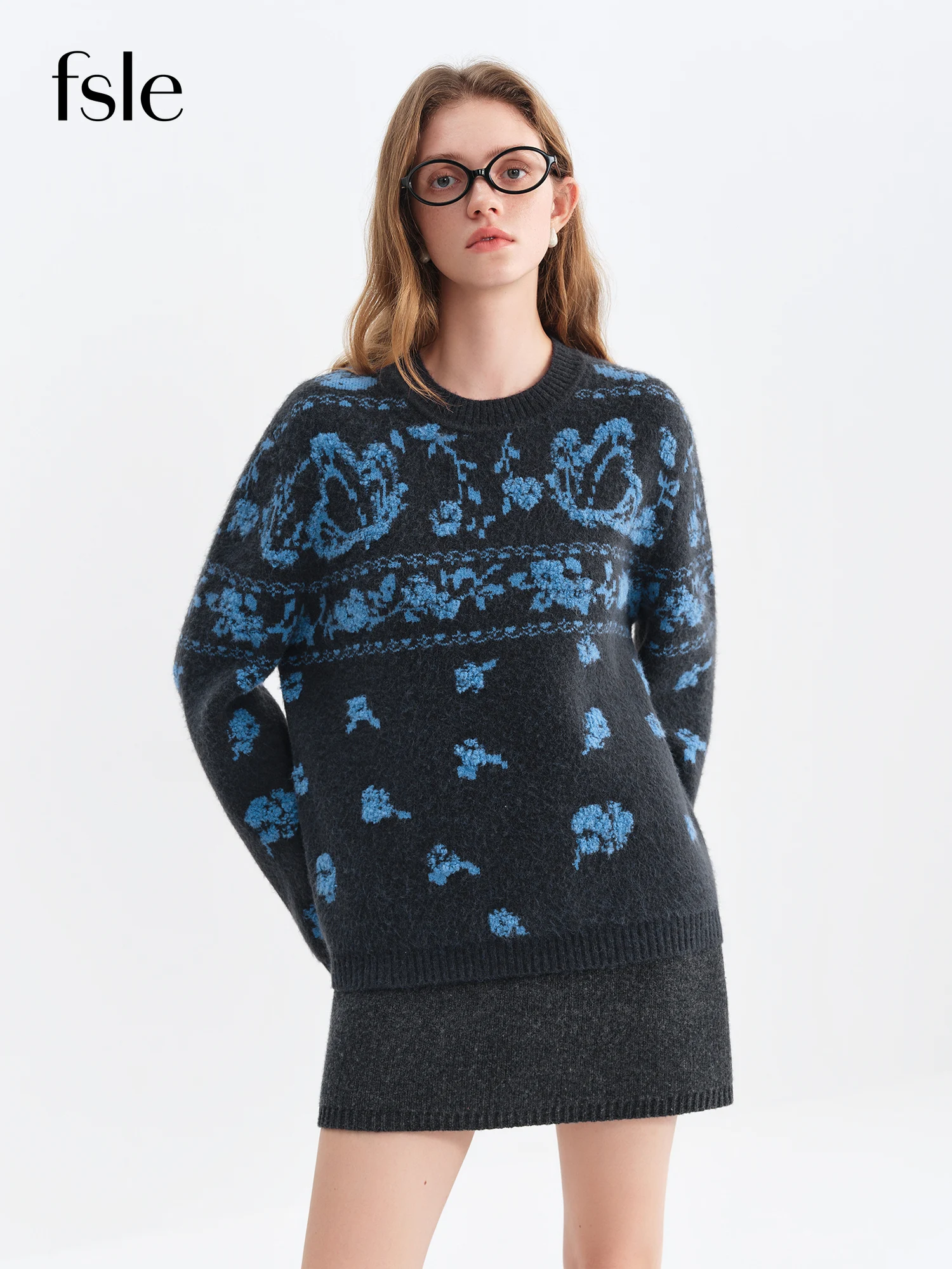 FSLE 2025 Suéter de punto para mujer Jersey de mohair gris con jacquard floral azul Top ajustado de manga larga Diseño texturizado vintage