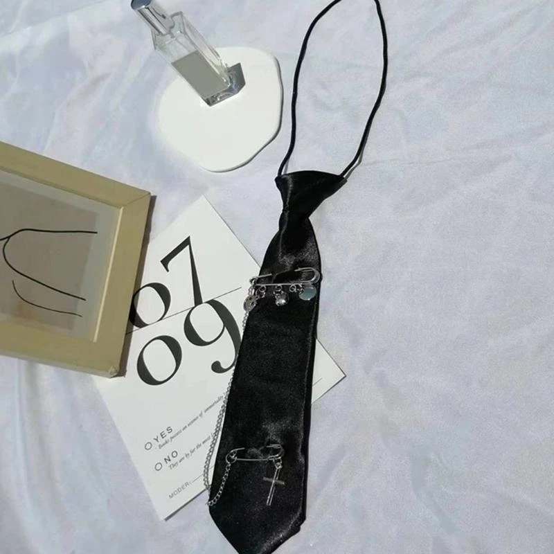 5Asd Women Metal Chain pesco