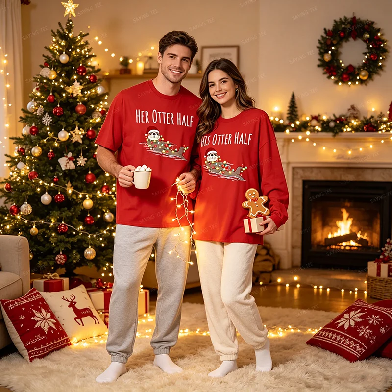 Lustiges Partnerlook-T-Shirt „His and Her Otter Half“ – Hässliches Weihnachts-T-Shirt im Y2K-Stil für die Familie, passende Weihnachtspyjamas mit Grafik und Spruch, Neuheit – Detail 4