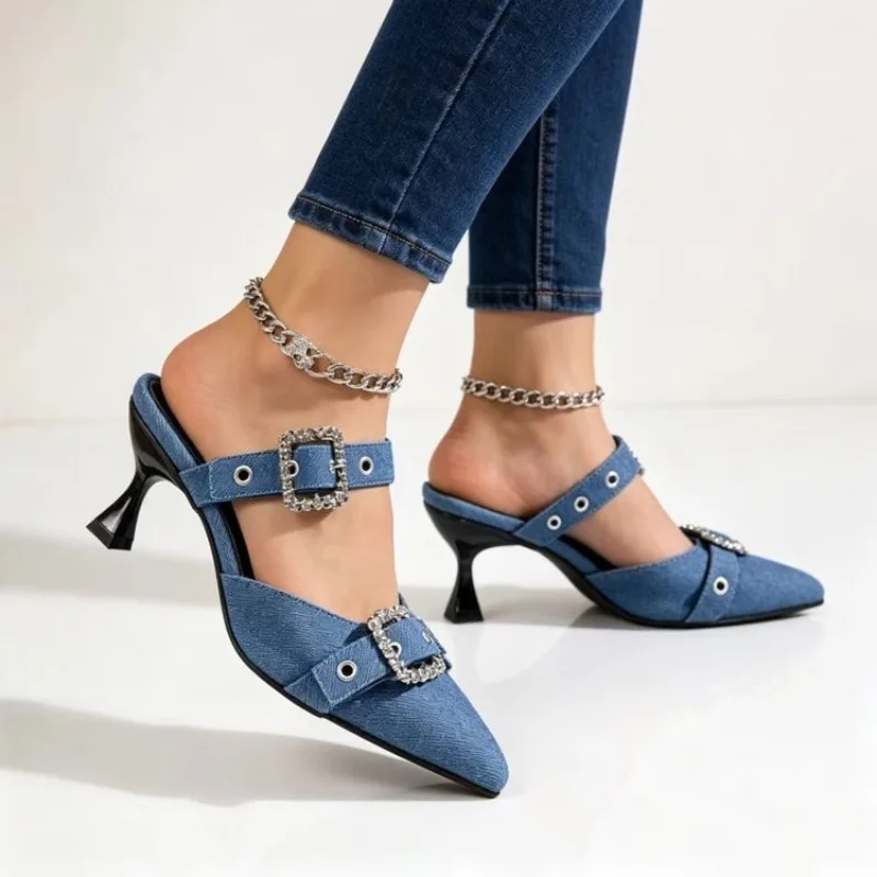 Damen-Denim-Mules mit spitzer Zehenpartie, Strass-Schnalle und Kitten-Heel, rückenfreie Slip-On-Sandalen mit hohem Absatz