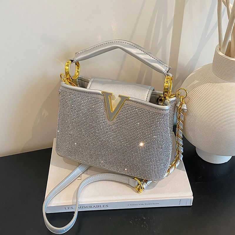 borsa-fasciatoio-di-design-per-donna-in-pelle-di-lusso-elegante-a-tracolla-unica-e-alla-moda