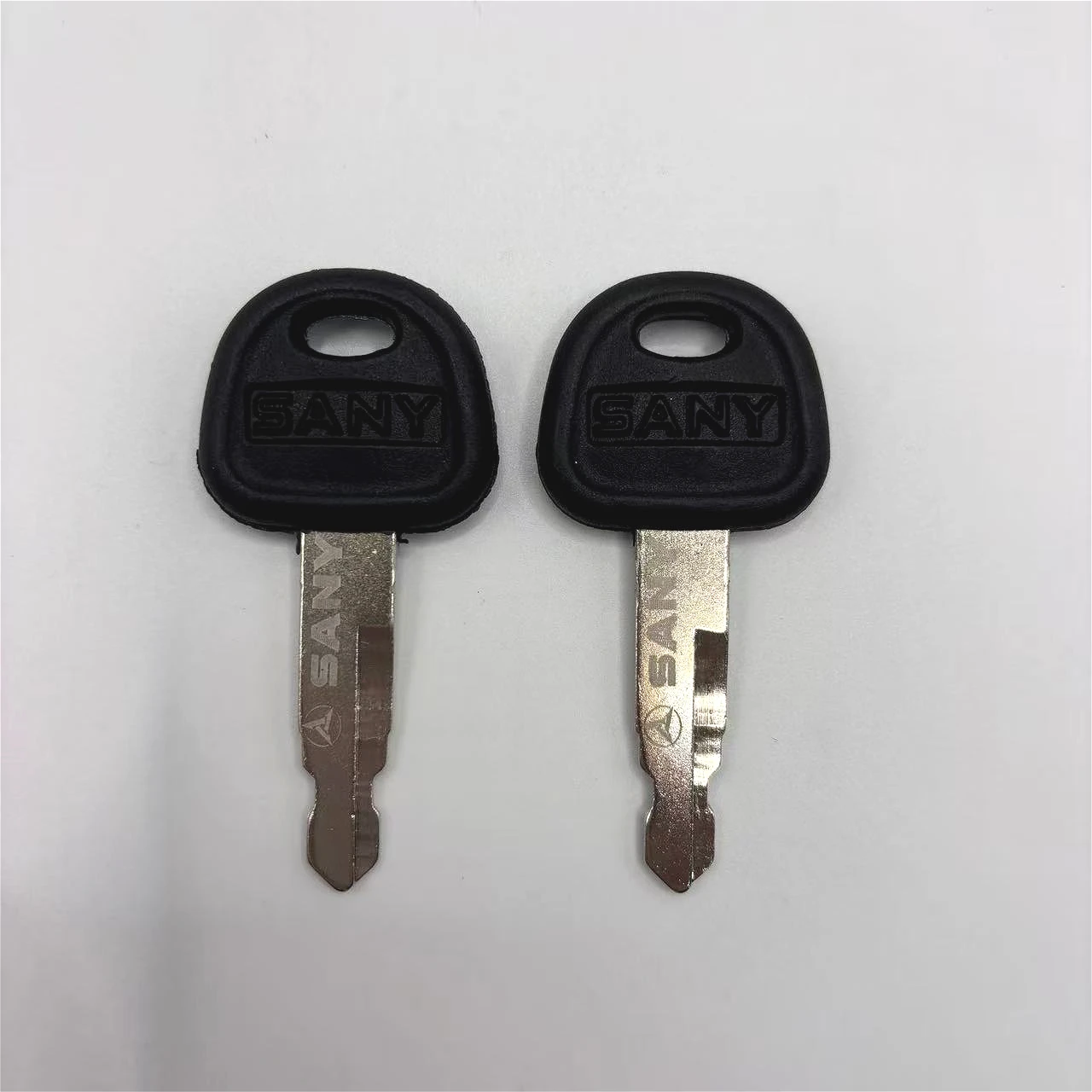 

Ключ зажигания 2 шт. для экскаватора-бульдозера-погрузчика Sany 60022654 тяжелое оборудование