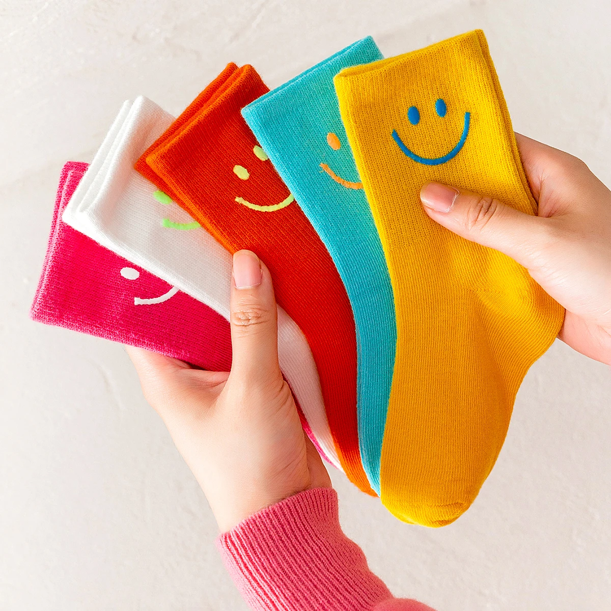 5 pairs of solid colored smiling face dopamine colored mid tube children\'s round socks, suitable for both men and women,