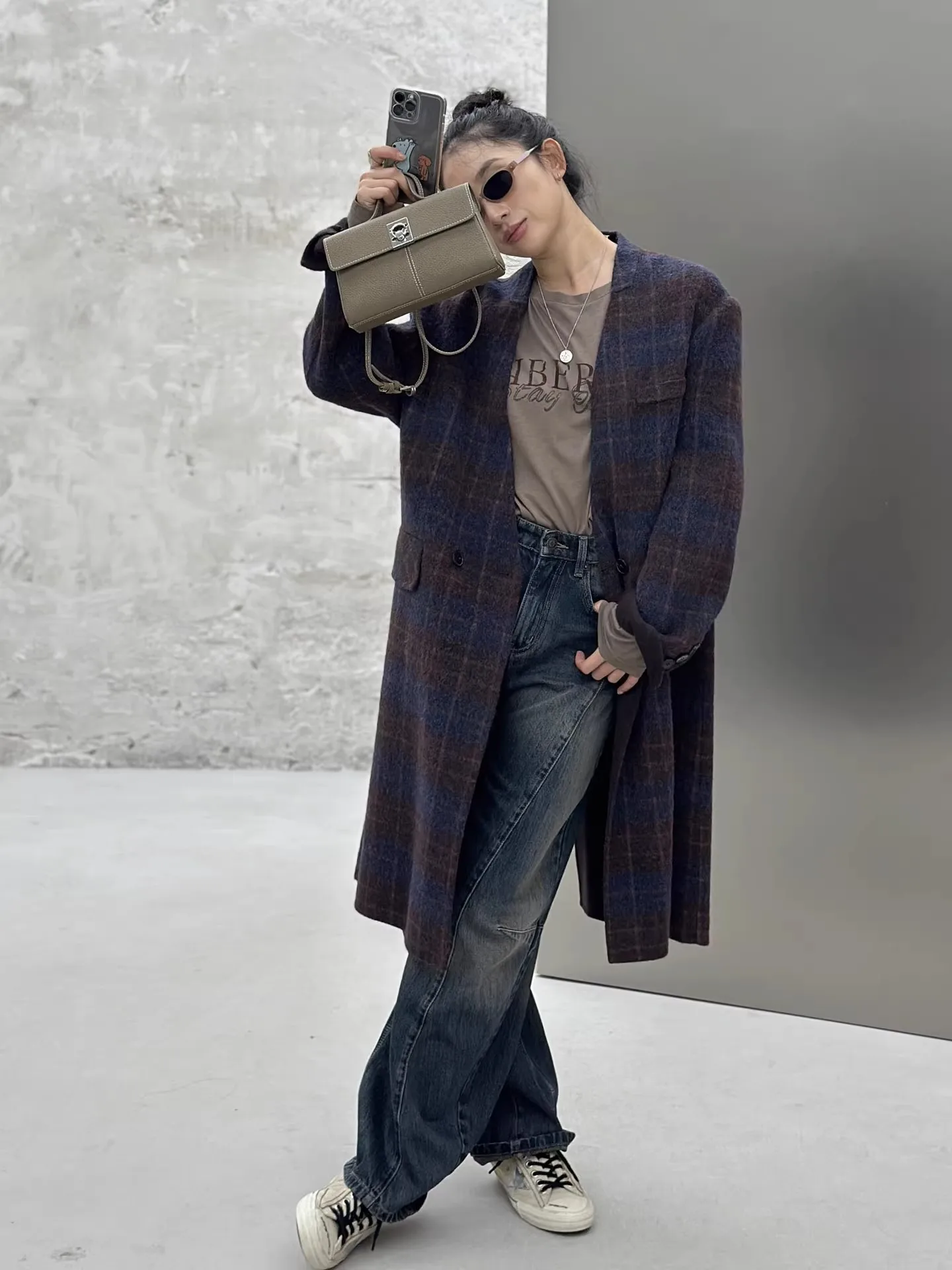 

Long Handmade Wool Alpaca Coat for Women Bodhl Brand V-Ne Single Button Fastening Regular Sve Length