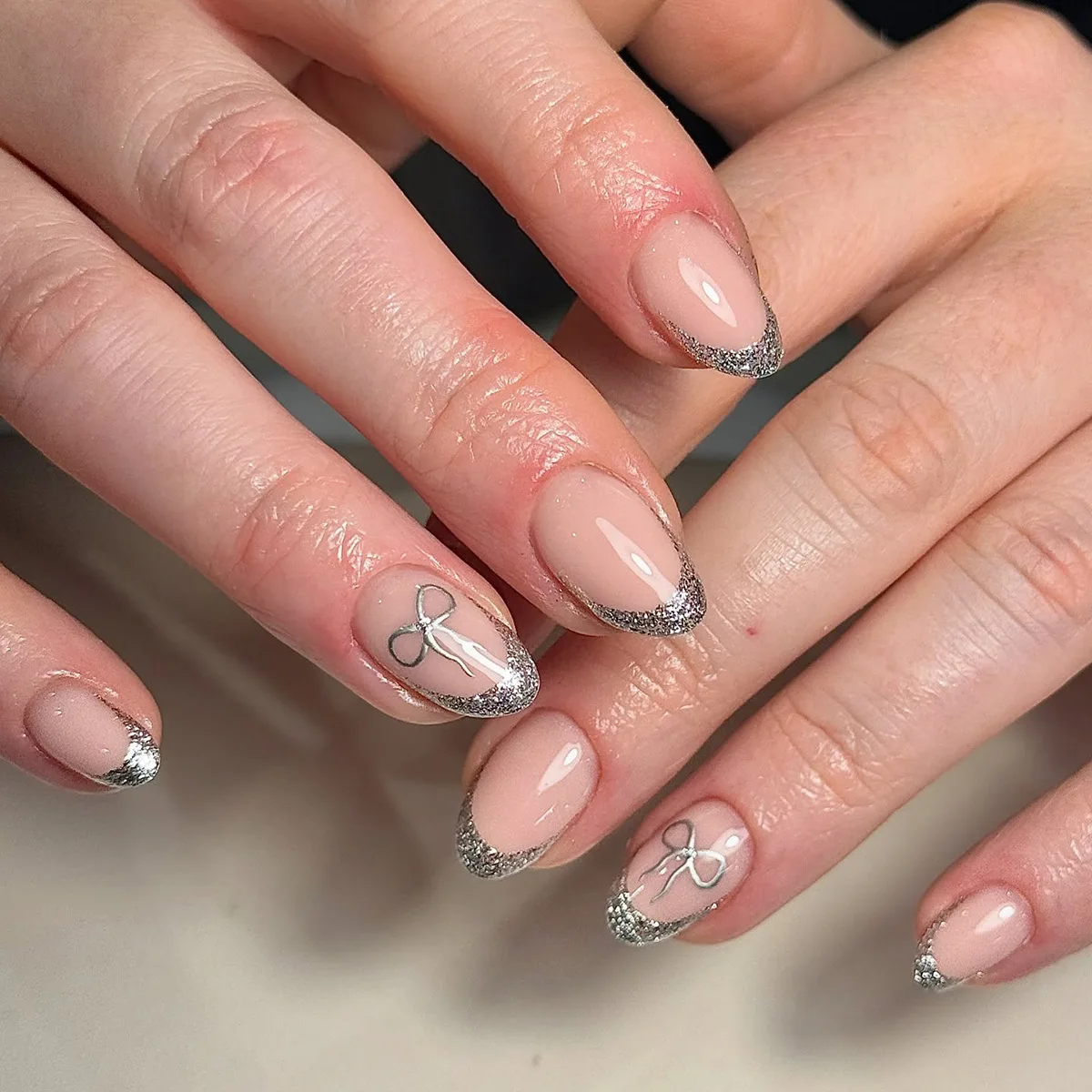 

24Pcs Short Almond Press on False Nails with Bow Design Wearable Full Cover Nails Tips Silver French Shiny Powder Fake Nails Art