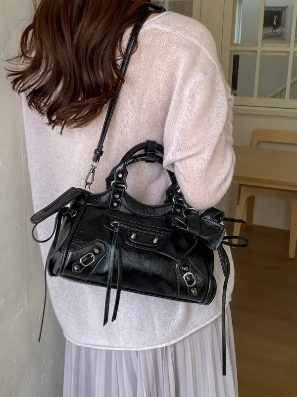 

Retro Punk Washed Leather Handbag, Studded & Bow Accent Casual Crossbody Purse for Daily & Streetwear