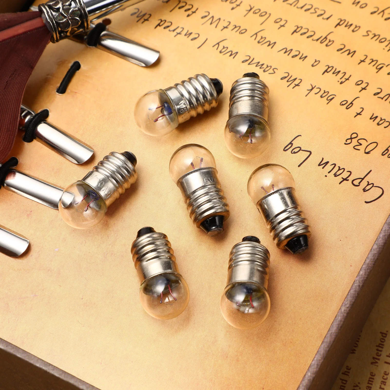 

10Pcs Replacement Light Bulbs 2.5 Volt E10 Screw Base Clear Glass Bulbs for Flashlight Lamp Holder Student Physics Experiments