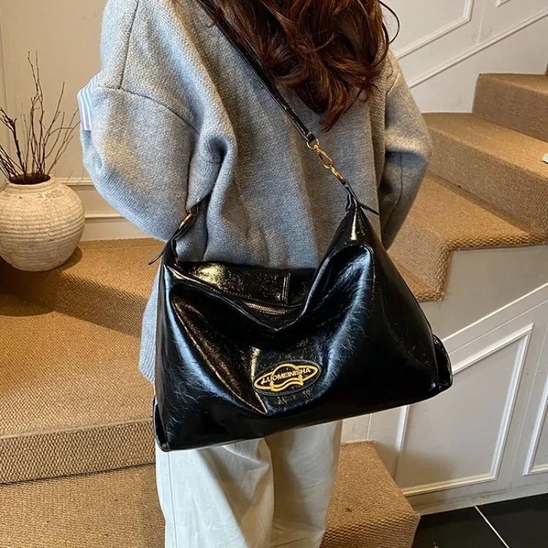 

Женская красивая сумочка, привлекательный дизайн для фотосессий и особых мероприятий, фотогеническая