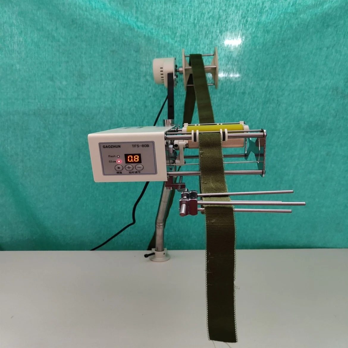 Automatic Feeding and Delivery Strapping Machine Rubber Band Machine Hemming Device with Anti-Knotting