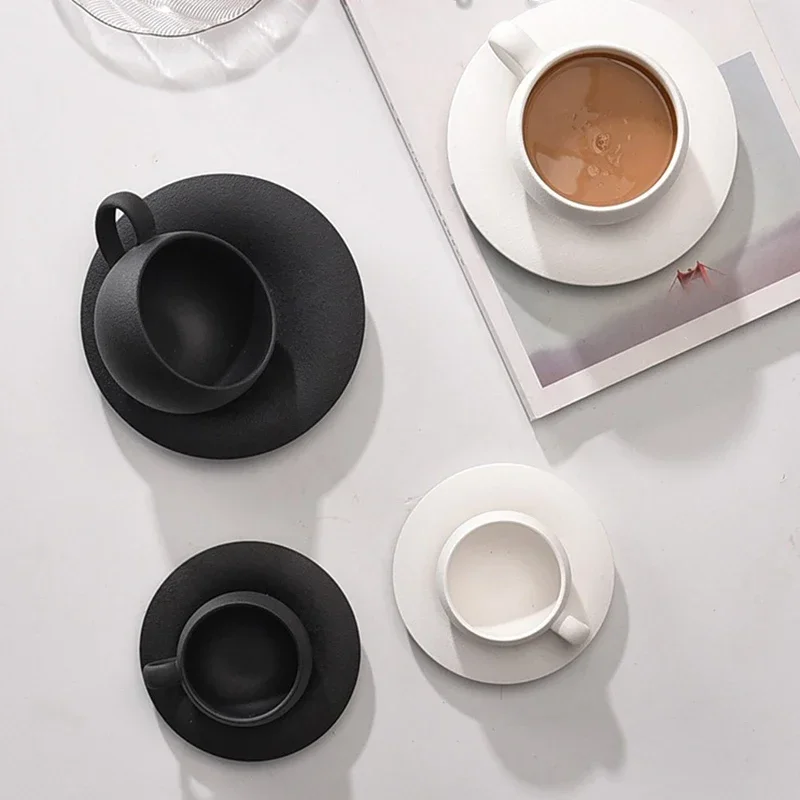 Tasse en céramique de style japonais 110/280ml, ensemble de tasses à café et soucoupes en pierre de feu noir et blanc, tasse à café au lait pour petit déjeuner, tasse en forme d'œuf