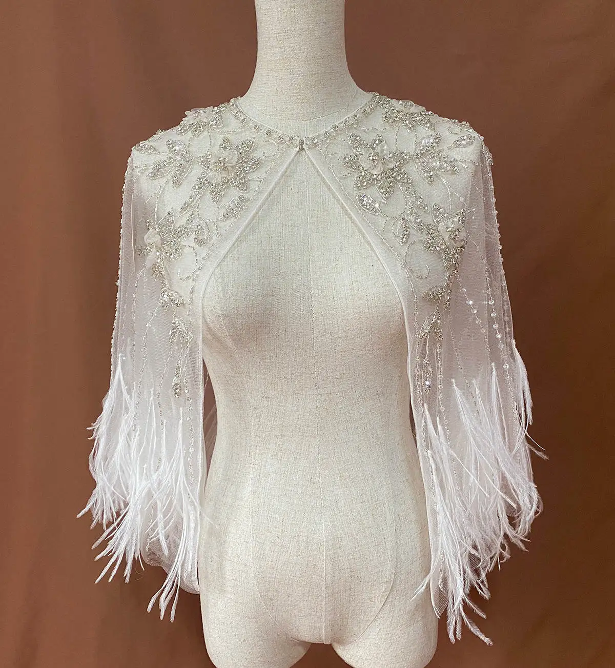 Luxury Wedding Cape Crystal Beading Bridal Jacket 3D Flowers Feather Wraps White Ivory Accessories Bridel Cape