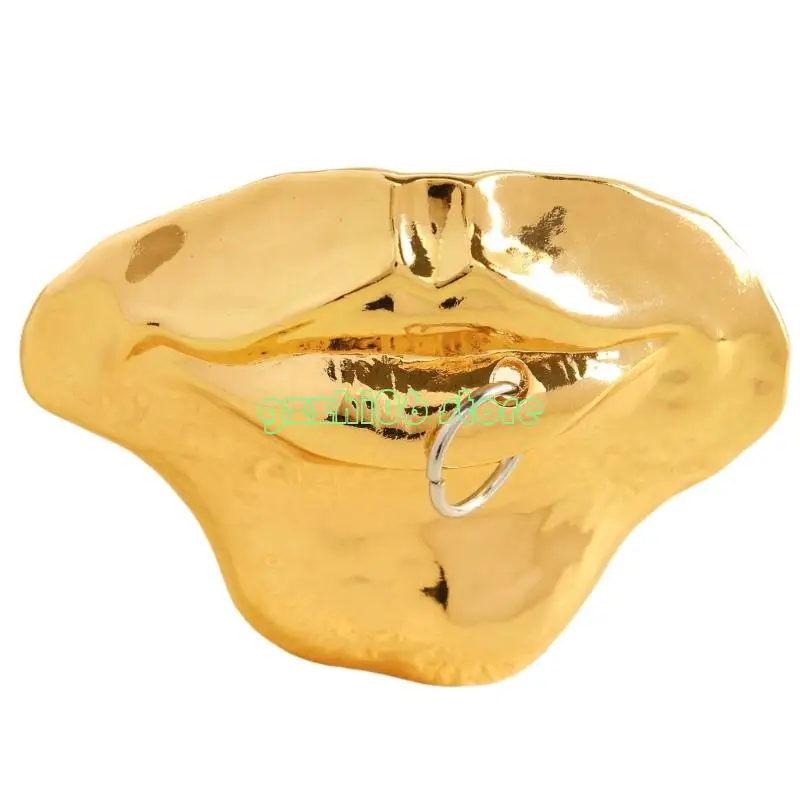 T5UF Lapel Accessory Brooch with Abstract Lip Design and Gold Tone Finish