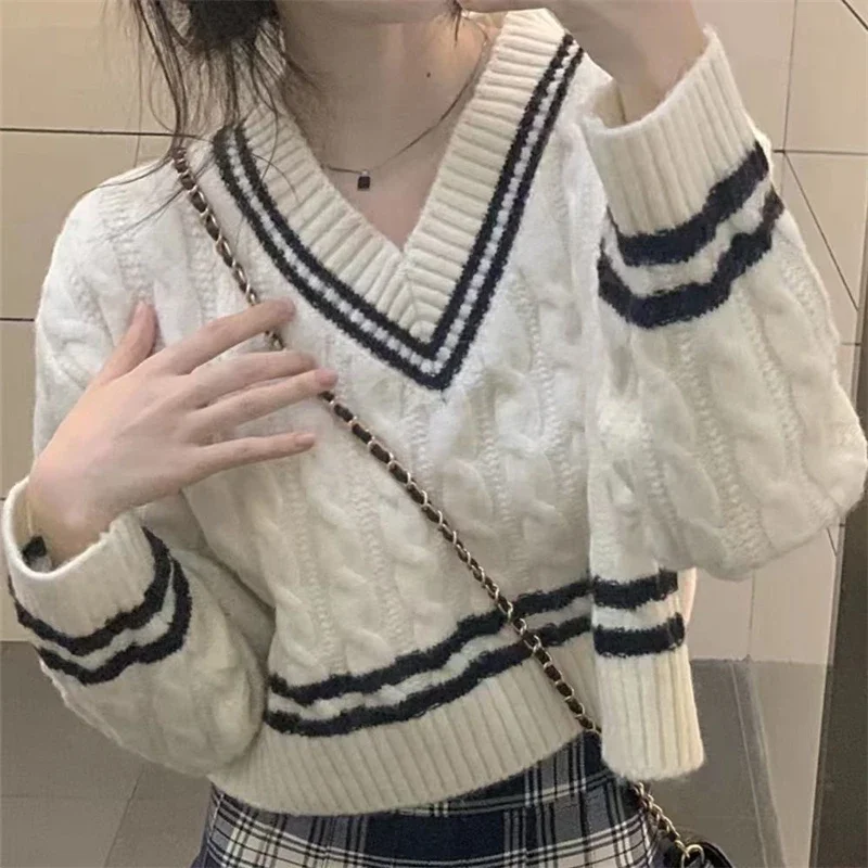 

College Style Short Fried Dough Twists Contrast Round Neck Sweater Women's Autumn and Winter V Loose Knit Long Sleeved Sweater