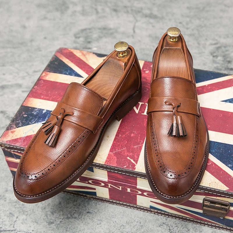 Brock carved a slip-on foot small leather shoes male British Korean version of the trend Sue nightclub hairstylist pointed shoes