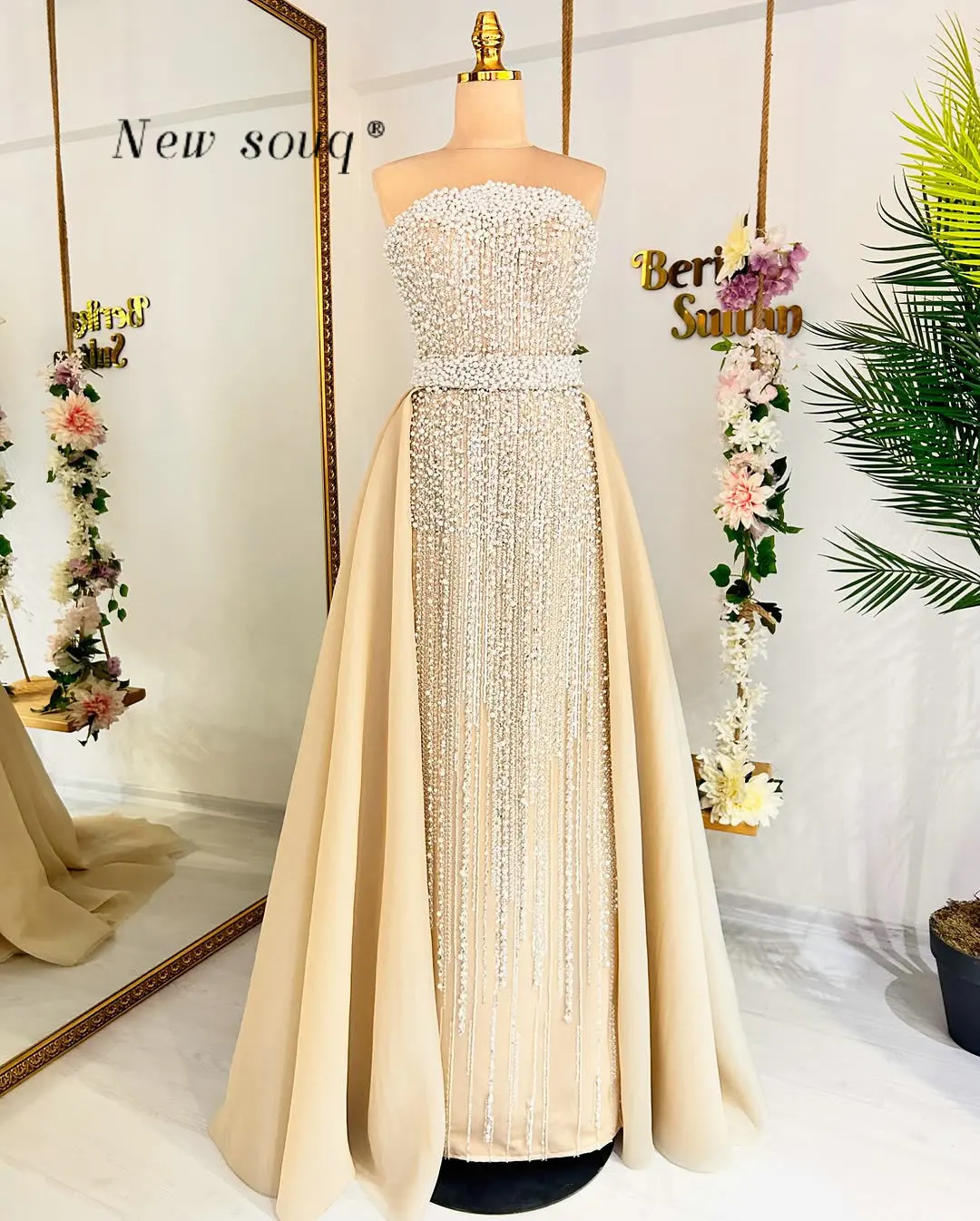 فساتين سهرة بدون حمالات مطرزة باللؤلؤ الشامبانيا مع تنورة علوية 2026 أنيقة رسمية على شكل حرف A لحفلات الزفاف حسب الطلب