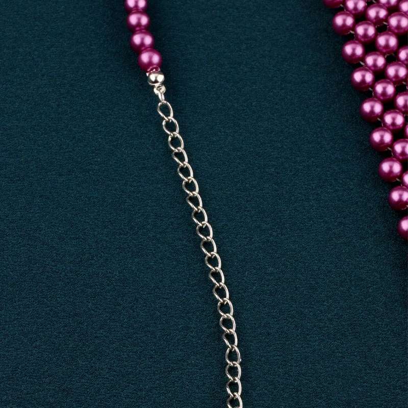Stilvolle farbige Krawatte für Damen mit handgeschwindigten Perlen. Runway-Ready-Accessoire kann als Halskette oder Pulloverkette getragen werden – Detail 10