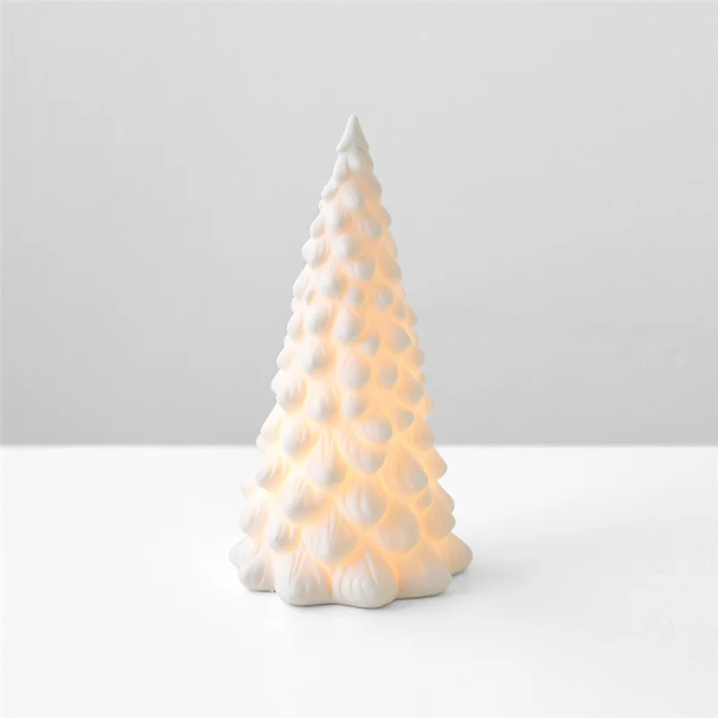 شجرة عيد الميلاد الفاخرة مع ضوء، ديكور مضاء من البورسلين العتيق للعطلات