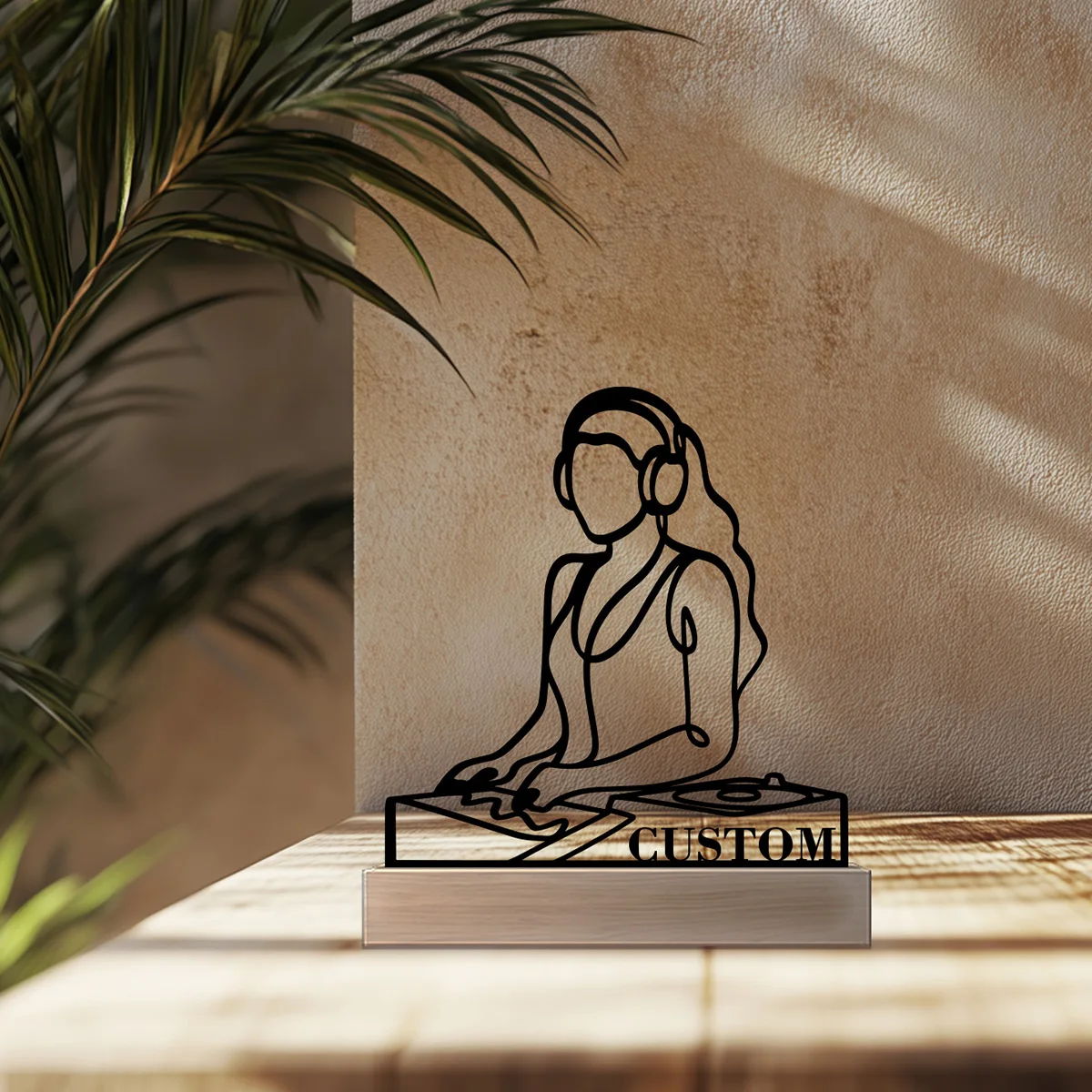 รูปปั้นนักร้องดัง 1 ชิ้น งานโลหะสั่งทำพิเศษ พร้อมฐานไม้ ของตกแต่งเหล็ก งานประติมากรรมดีบุก งานฝีมือศิลปะ พร้อมฐานไม้