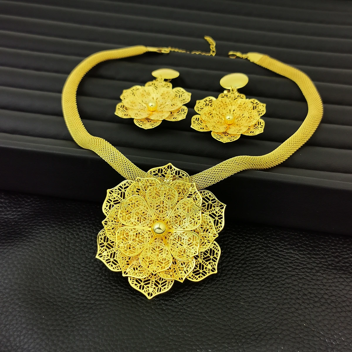 

Gold Color Flower Dubai Jewelry Sets For Women Big Choker Necklace & Earrings Weddings Party Sets African Accessories MANILAI
