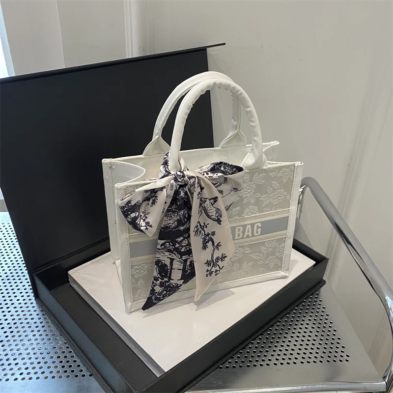 

Шикарная вышитая сумка-тоут с шелковым шарфом и бантом, женская сумка через плечо из искусственной кожи с буквами, для работы и шопинга