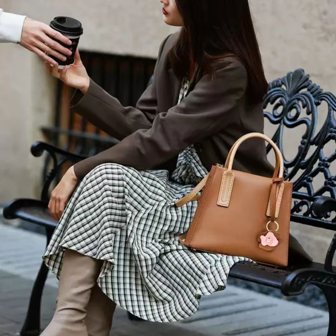 2025 حقيبة يد الموضة جلد البقر الحقيقي حقيبة كروسبودي السيدات حقائب كتف حقائب اليد للنساء سعة كبيرة حمل الحقائب