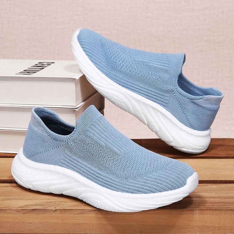 Men's shoes Spring and autumn slip-on black mesh shoes flying mesh running shoes casual soft sole fashionable shoes