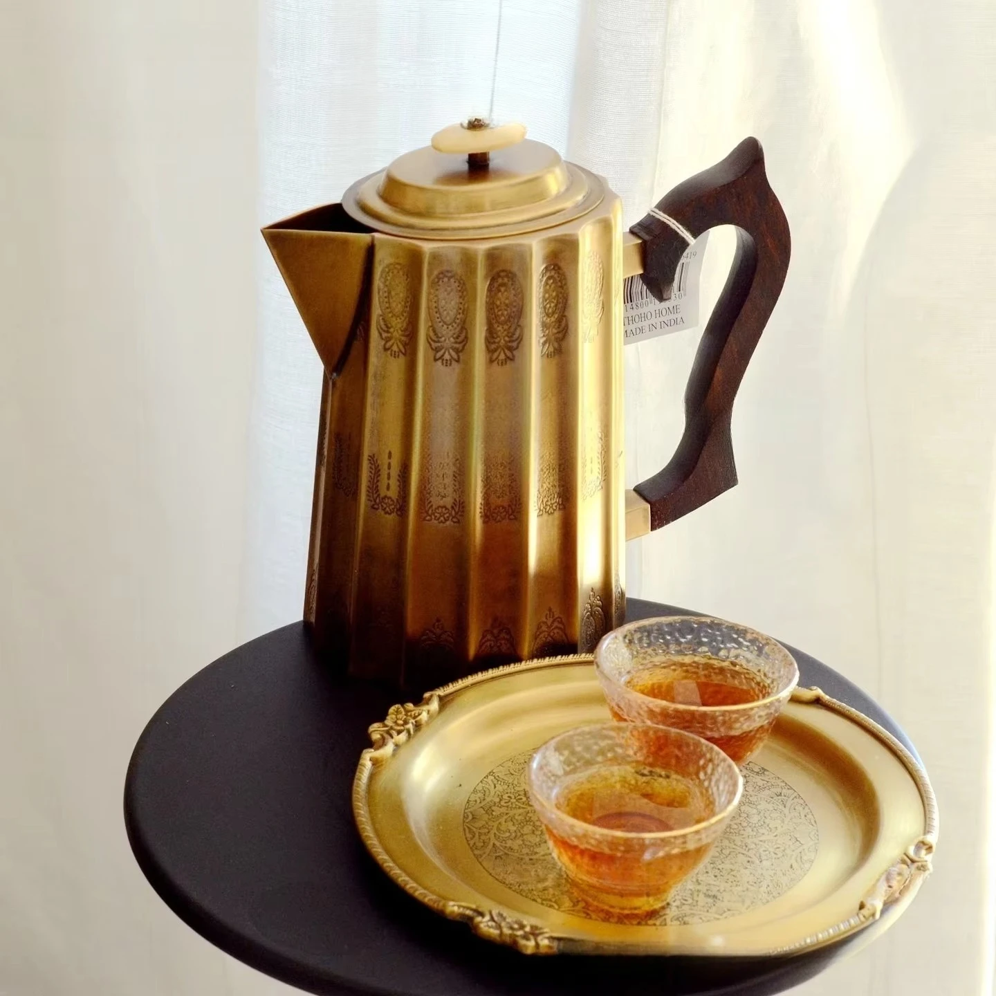 Table furnishings: brass cold water kettle, light luxury American desktop ornaments, model rooms, film and television drama