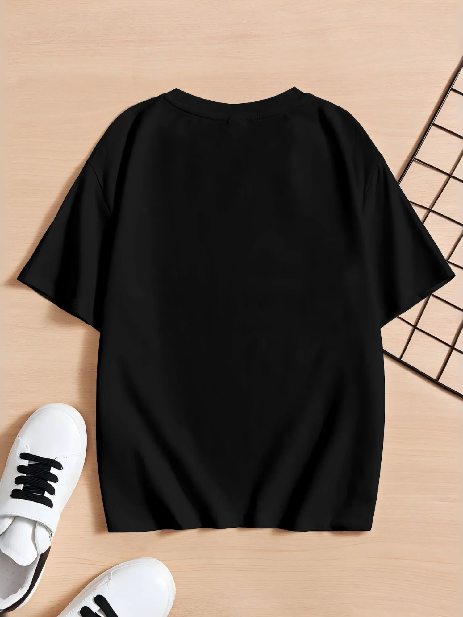 تي شيرت Hello 2026 مطبوع عليه حروف جديدة وبسيطة بأكمام قصيرة، مريح وغير رسمي.