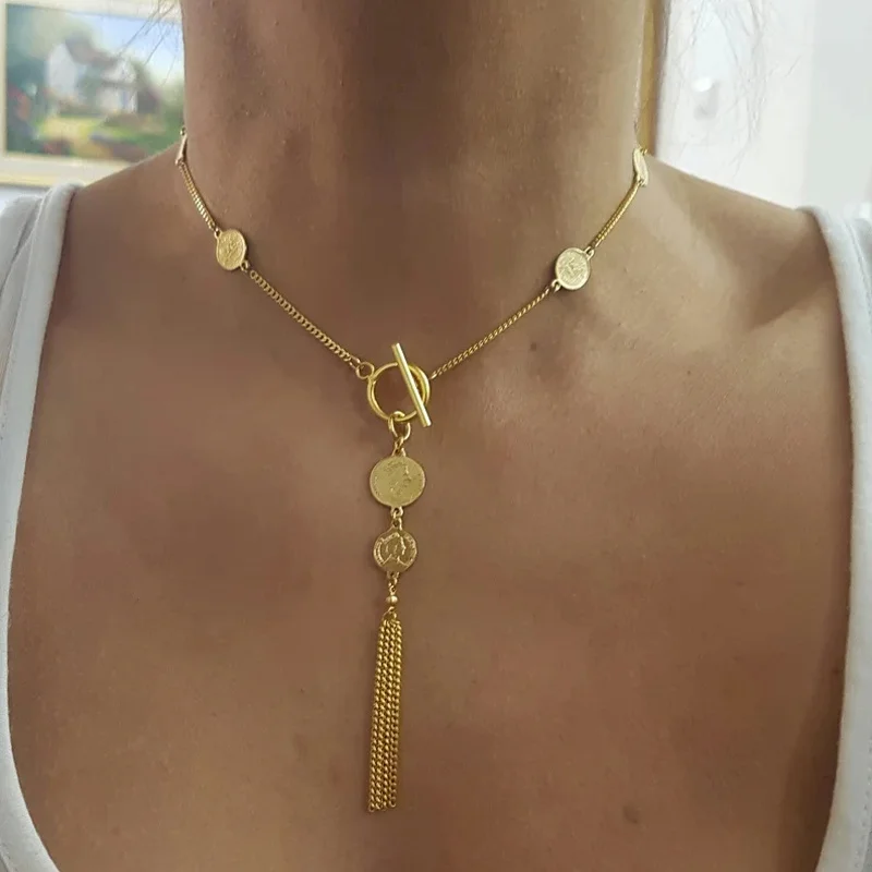 Vintage Round Portrait Pendant Necklace Suitable for Women Daily Matching Party Attendance Dating Vacation Accessory Friend Gift