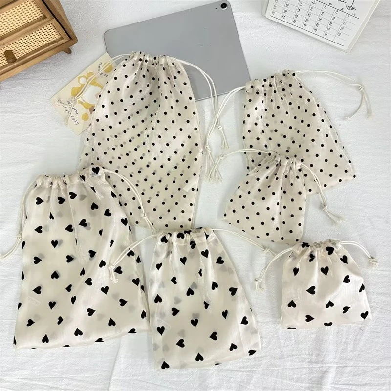 1pcs-bolsa-de-armazenamento-de-maquiagem-em-forma-de-coracao-com-cordao-bolsa-de-algodao-para-estudantes-organizador-de-cosmeticos-e-utensilios-de-viagem