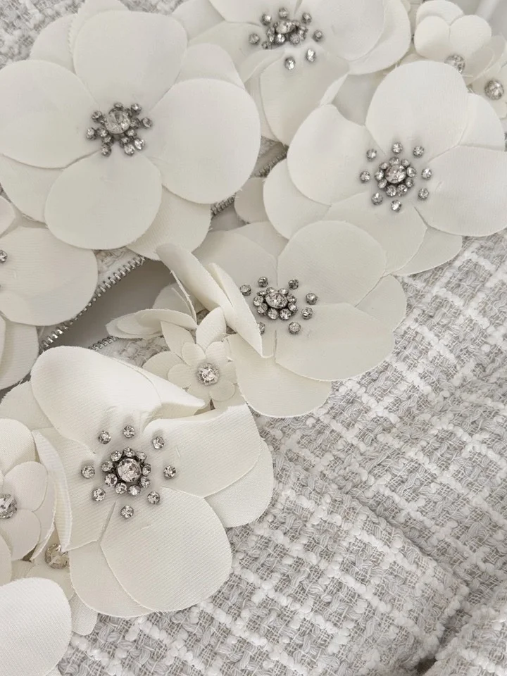 우아한 헤비듀티 라인스톤 3D 플라워 재킷 여성용 가을 패셔너블 다용도 두꺼운 트위드 탑 오리지널 디자인 슬림핏