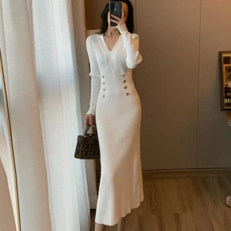 

French Retro Temperament Solid Color Knitted Dress For Women in Autumn And Winter Fashion Slim Fit V-neck Versatile Base Skirt