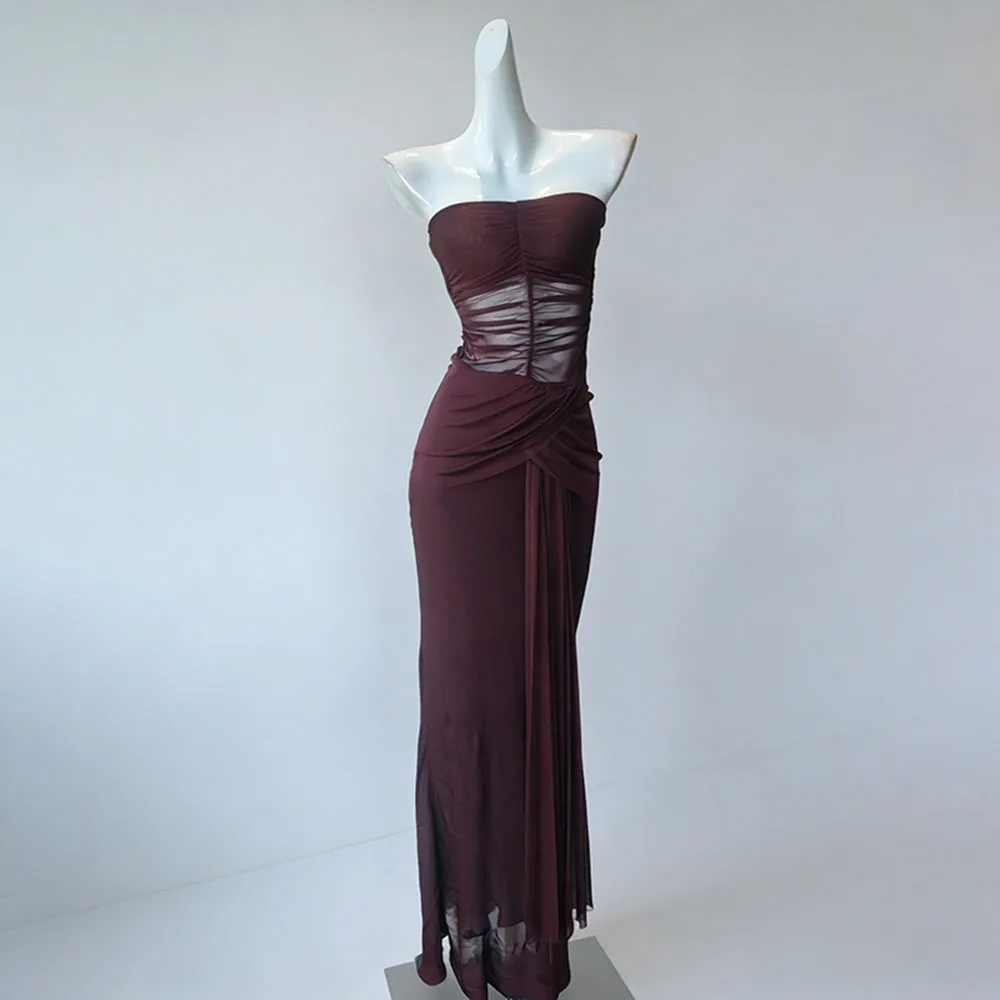 Europäisches und amerikanisches sexy langes Kleid 2025, neuer ärmelloser, trägerloser, transparenter, überkreuzter, plissierter, schlankmachendes Design, einfarbiger Rock