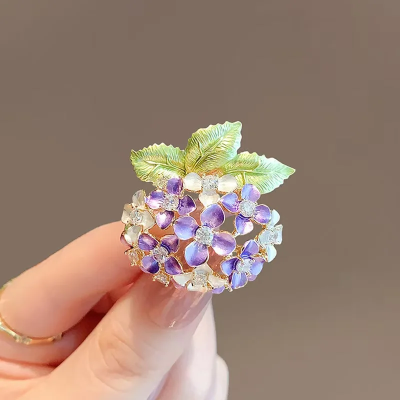 Fashionable purple hydrangea brooch women's high-end sense light luxury gift-giving floral pin anti-walking accessories corsage