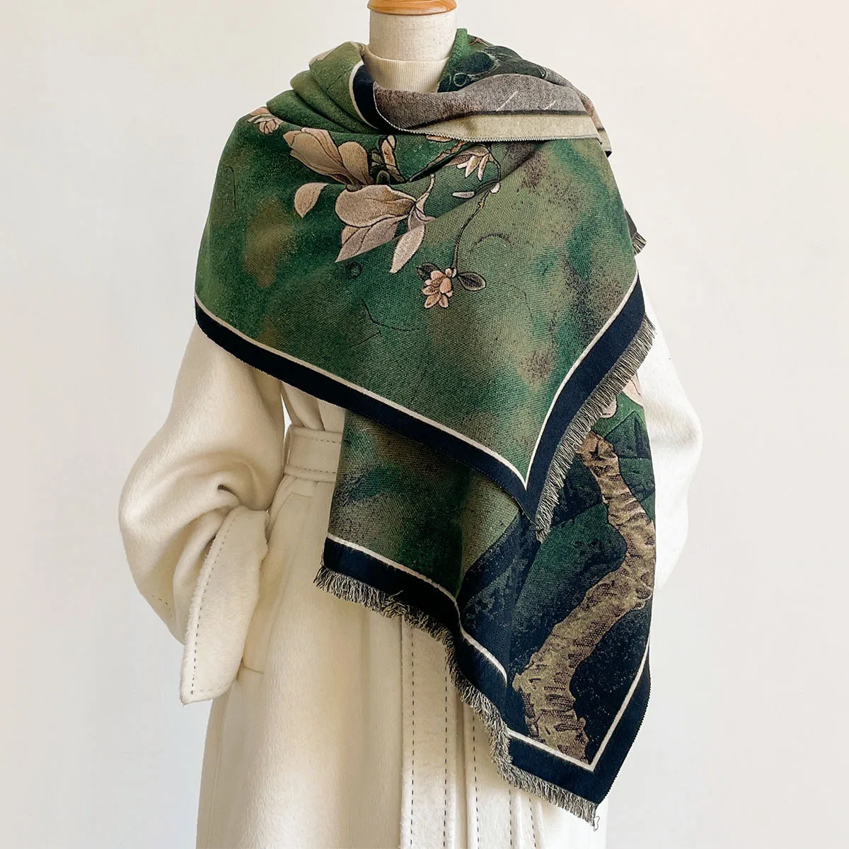 Bufanda de imitación de cachemira para mujer, invierno y otoño, reversible, con diseño de magnolia china, borlas y acabado fino, suave y cálido.