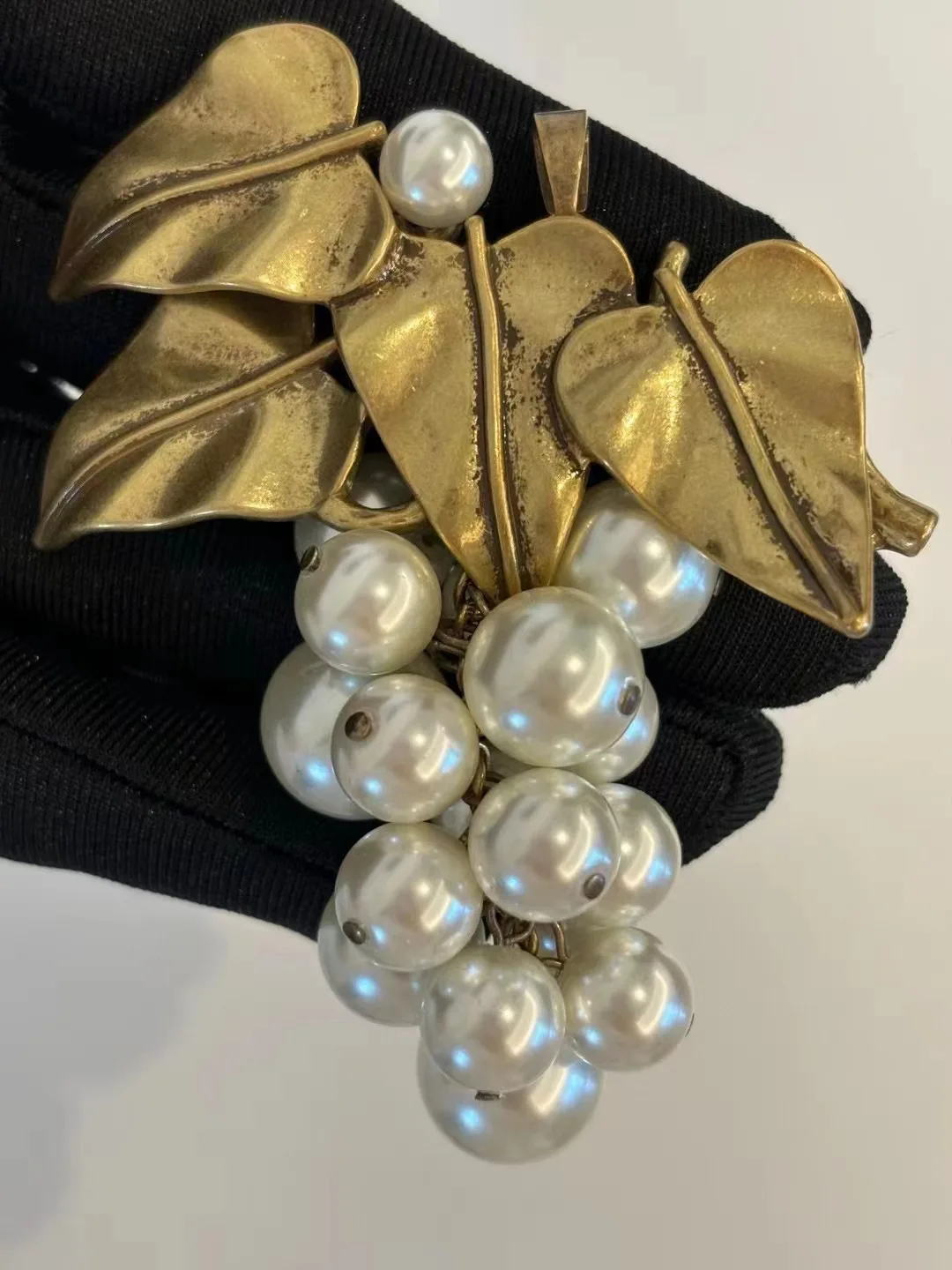 

Retro craft palace style fashion advanced sense of leaf pearl brooch