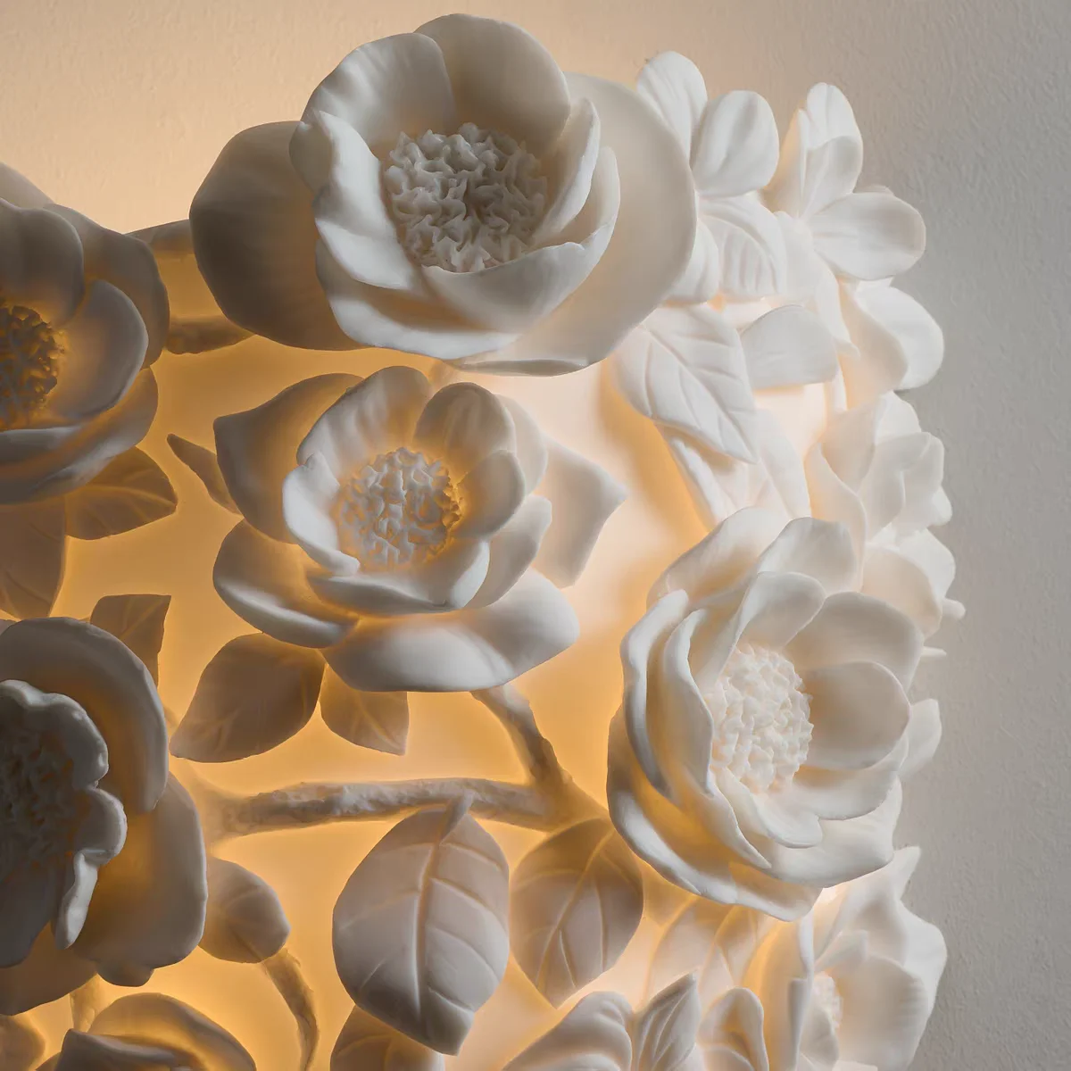 New Creative Carved Flower Wall Lamp French Light Luxury Living Room High-end Design Room Decor Cream Style Retro Villa Lighting