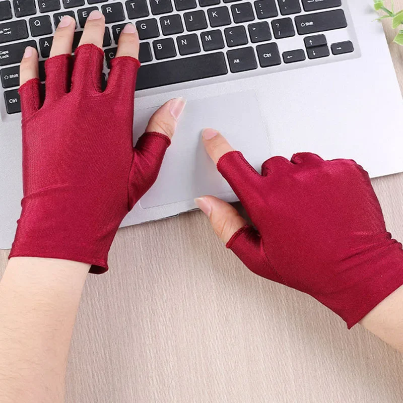 1 Pair Women Casual Lightweight Thin Breathable Half-Finger Gloves for Summer Use Elastic Driving Gloves