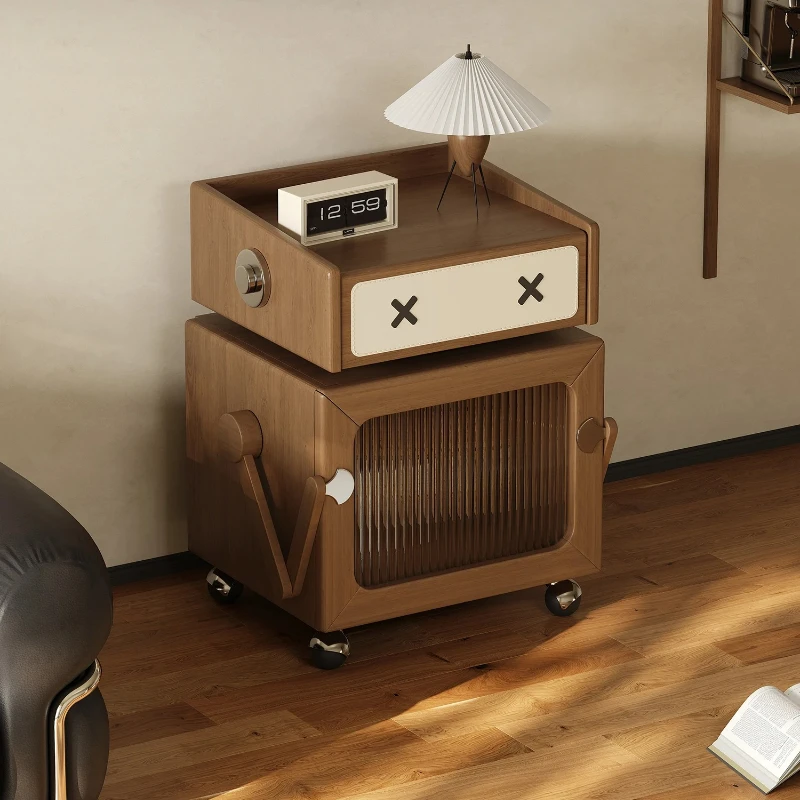 

Прикроватная тумбочка из массива вишневого дерева с креативным дизайном в виде робота