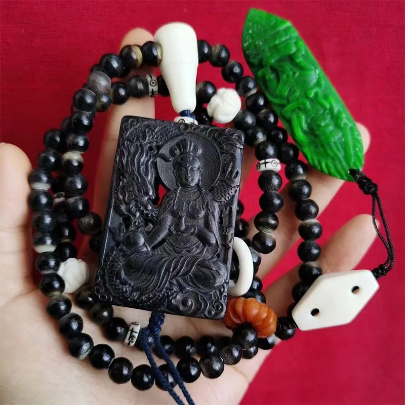 Exquisitely carved dice paired with a three-way two-piece lotus-eating design featuring a large black donkey hoof