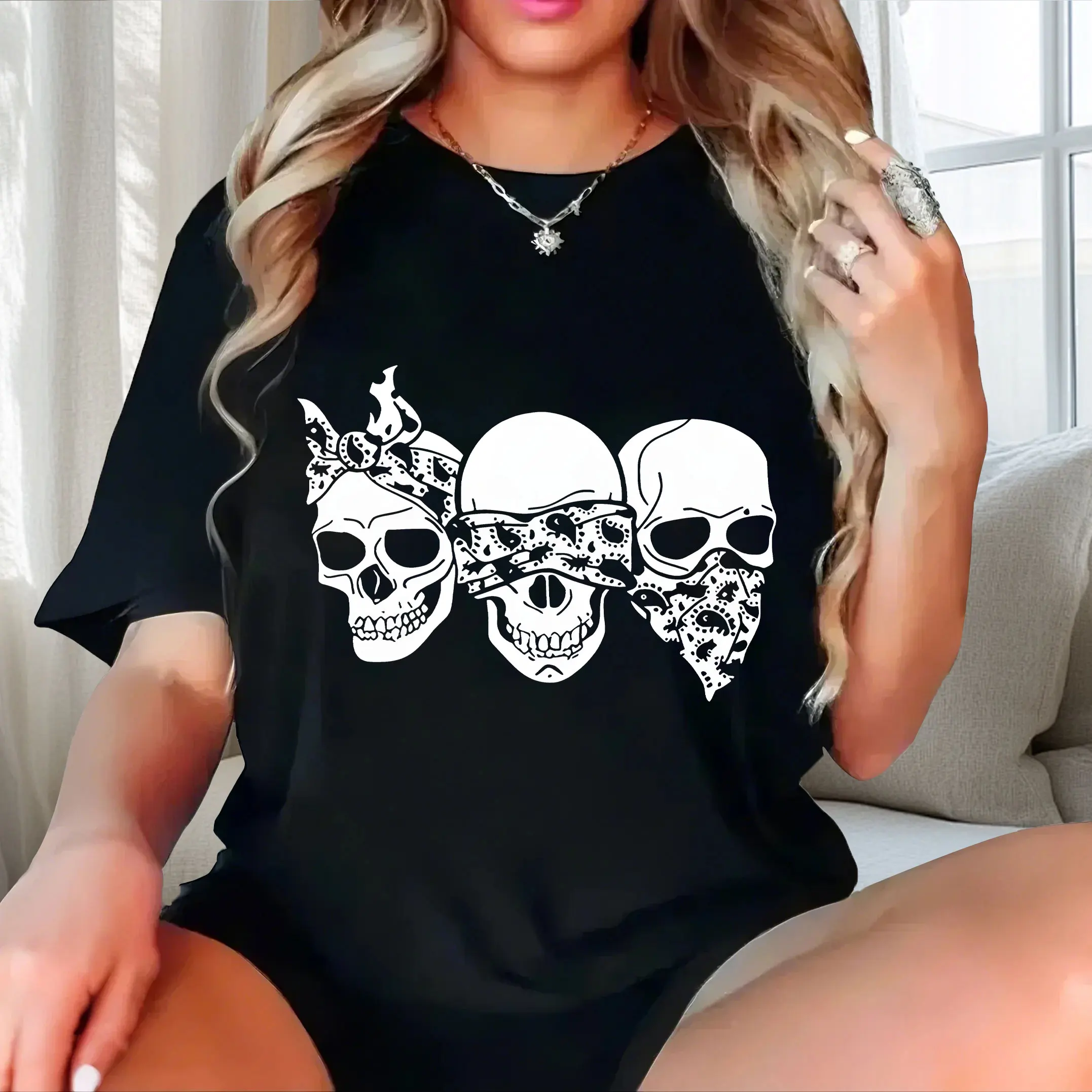 

Three skulls printed with personalized features plus size Ladies' casual short sleeved T-shirt black